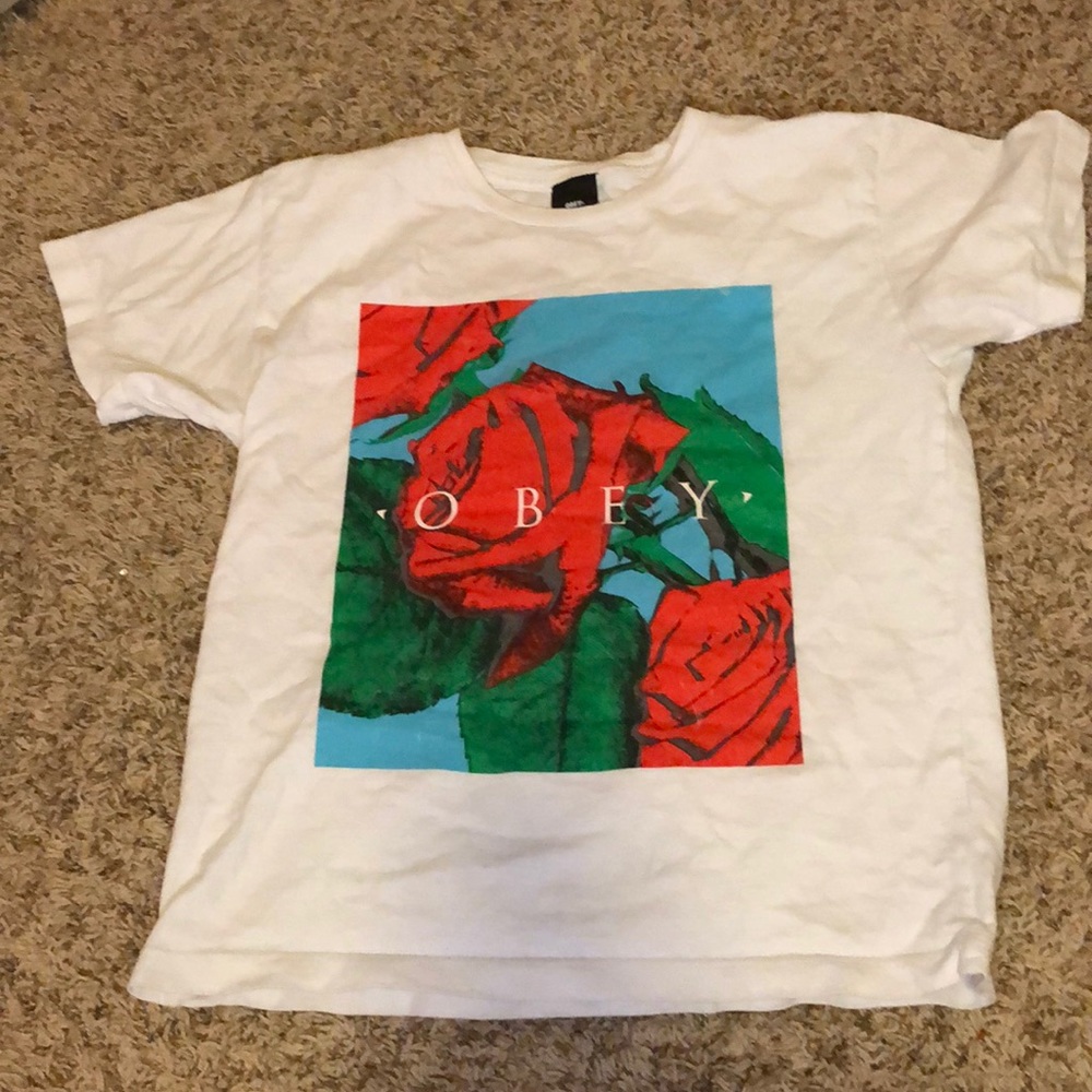 A white rose obey print top